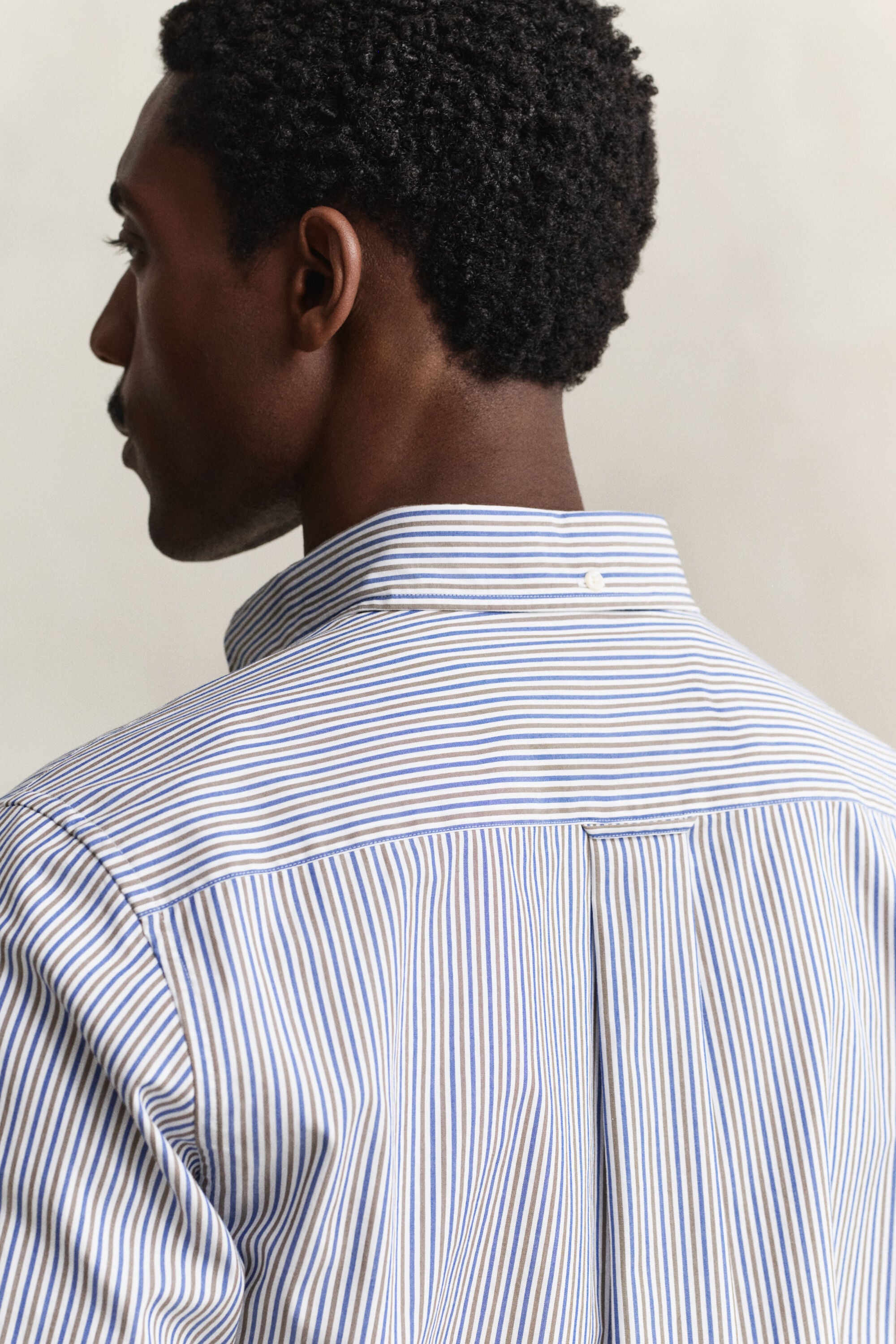 Camisa em popelina às riscas