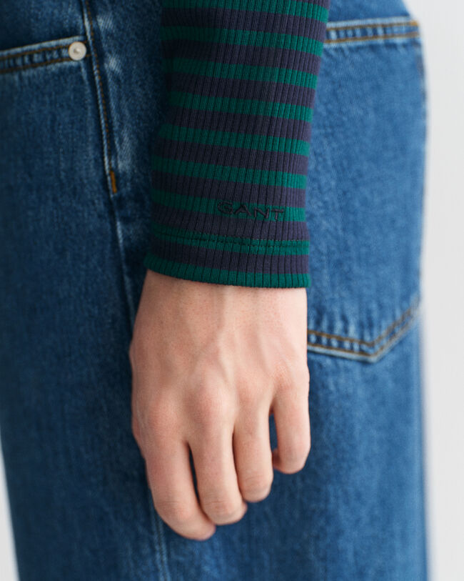 Camisola de manga comprida com gola alta em malha canelada às riscas