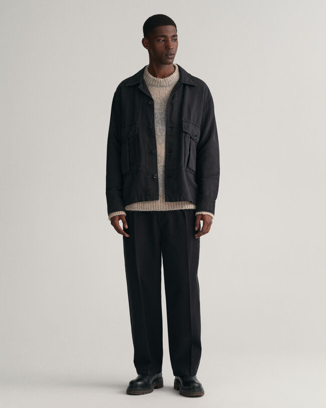 Calças chino em sarja com pregas