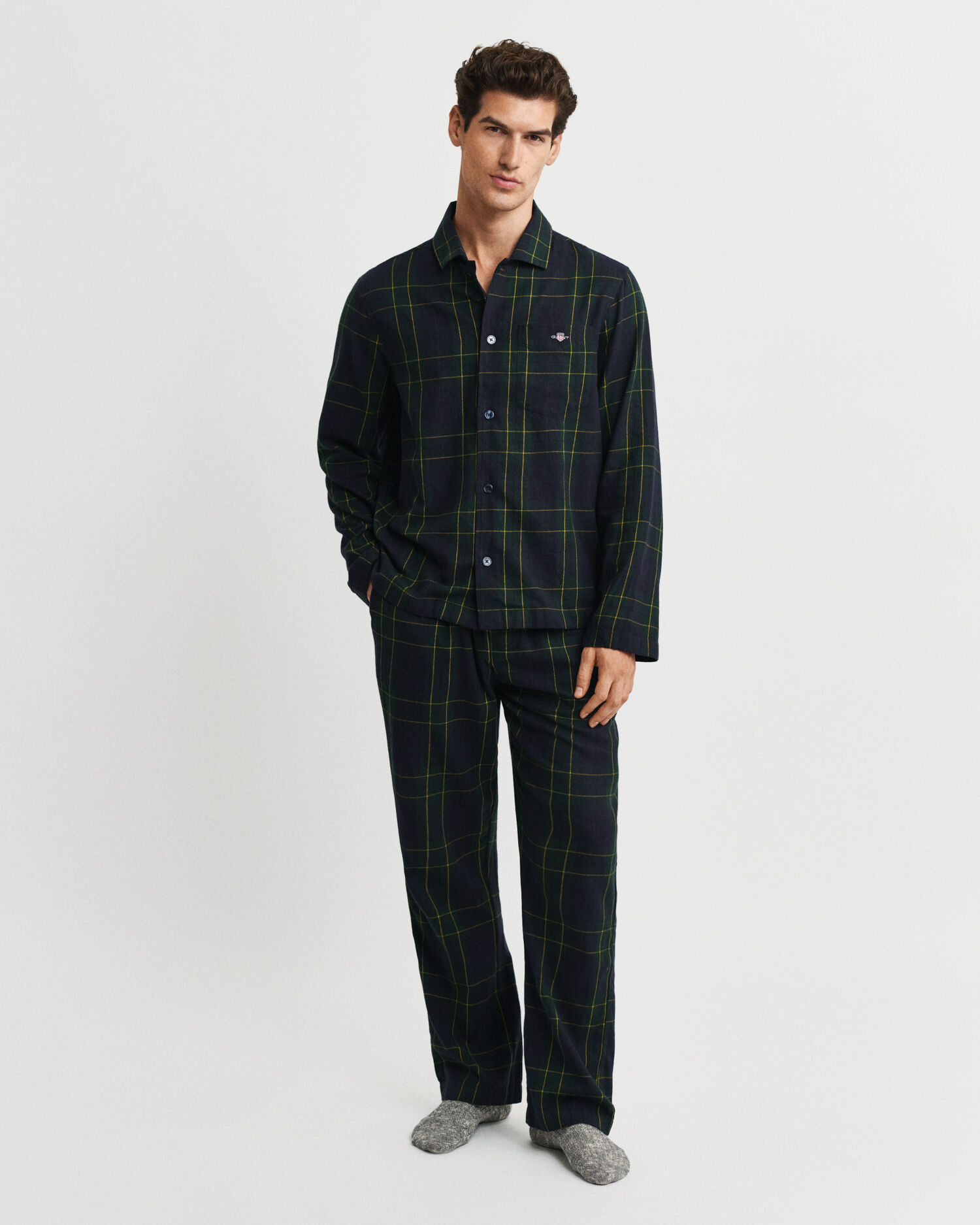 Caixa de presente com pijama em flanela com padrão de xadrez