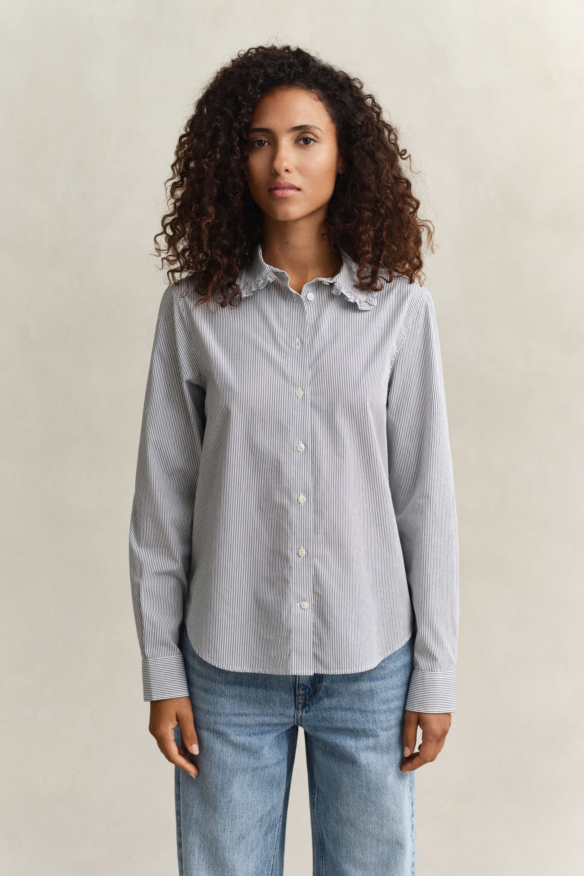 Camisa em algodão às riscas com folhos