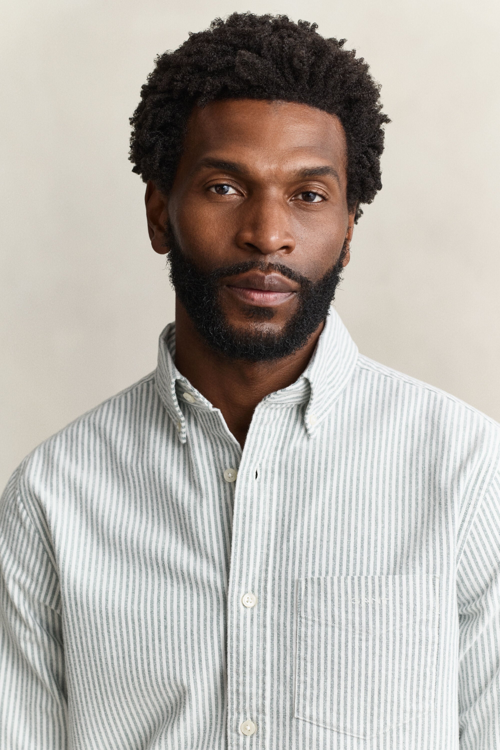 Camisa em algodão Oxford escovado às riscas