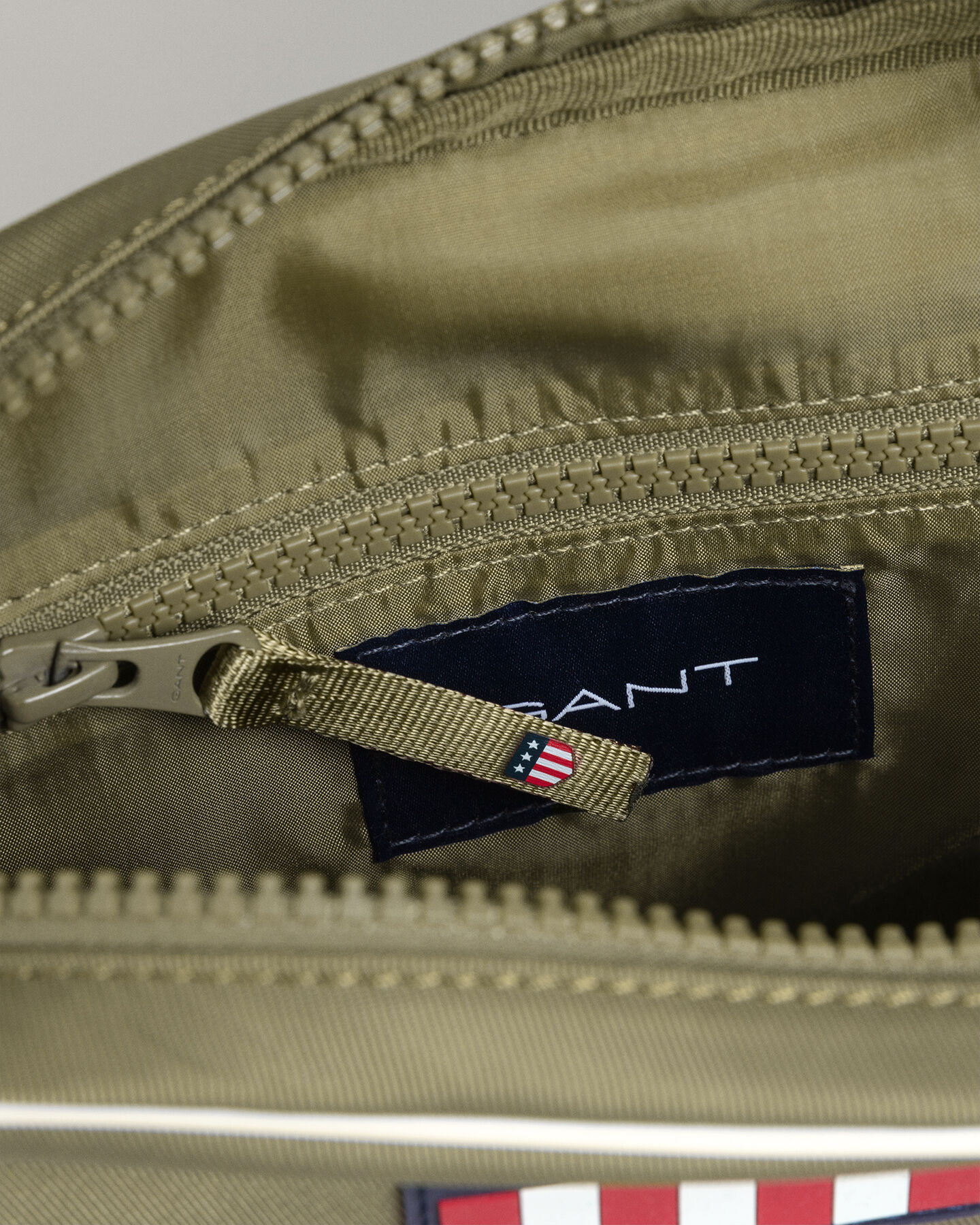 Mala de ombro Retro Shield