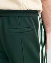 Cal&ccedil;as de fato de treino