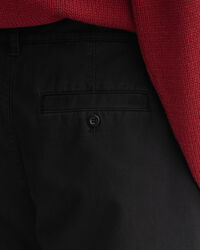 Cal&ccedil;as chino volumosas com pregas