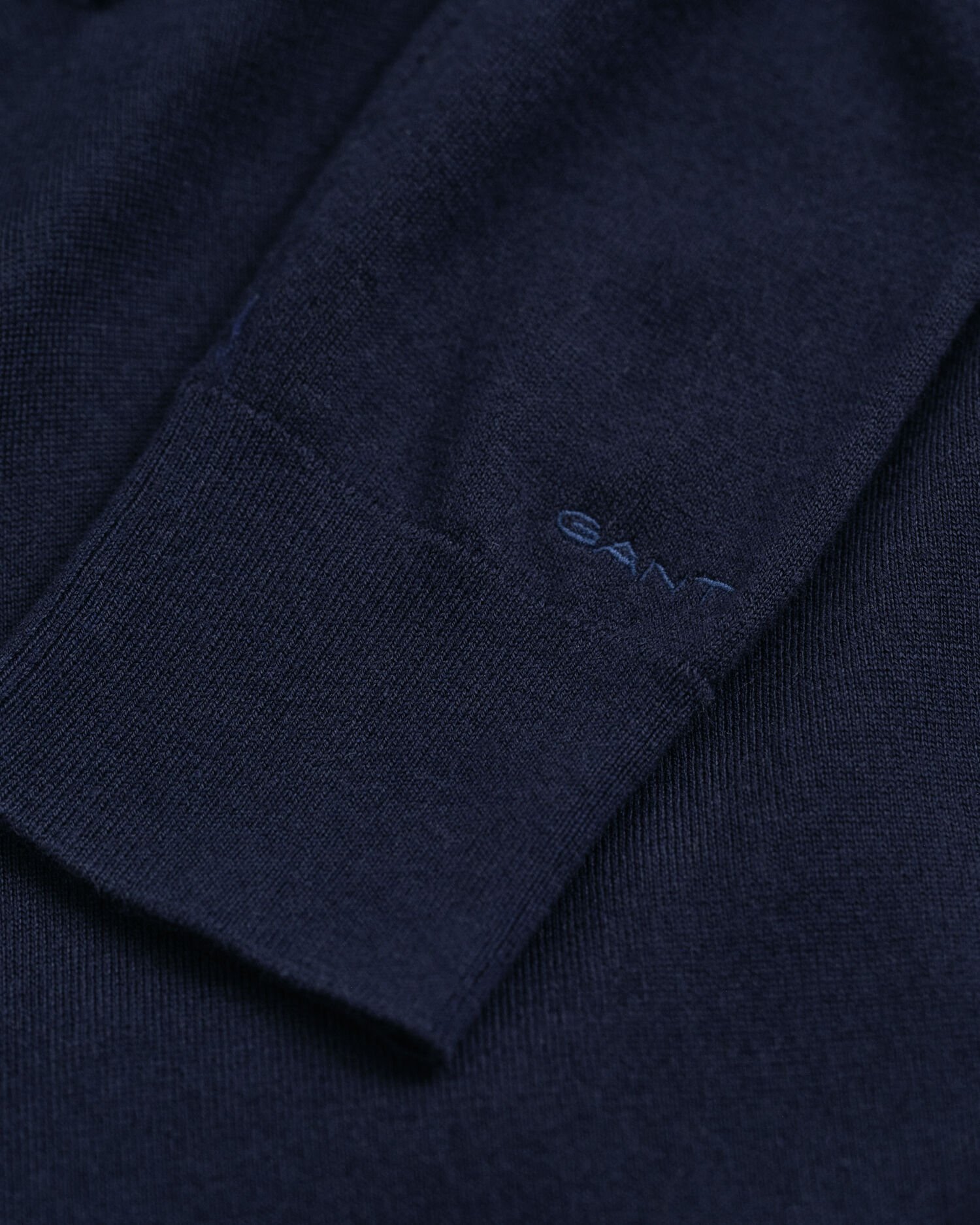 Camisola de malha fina com decote em V