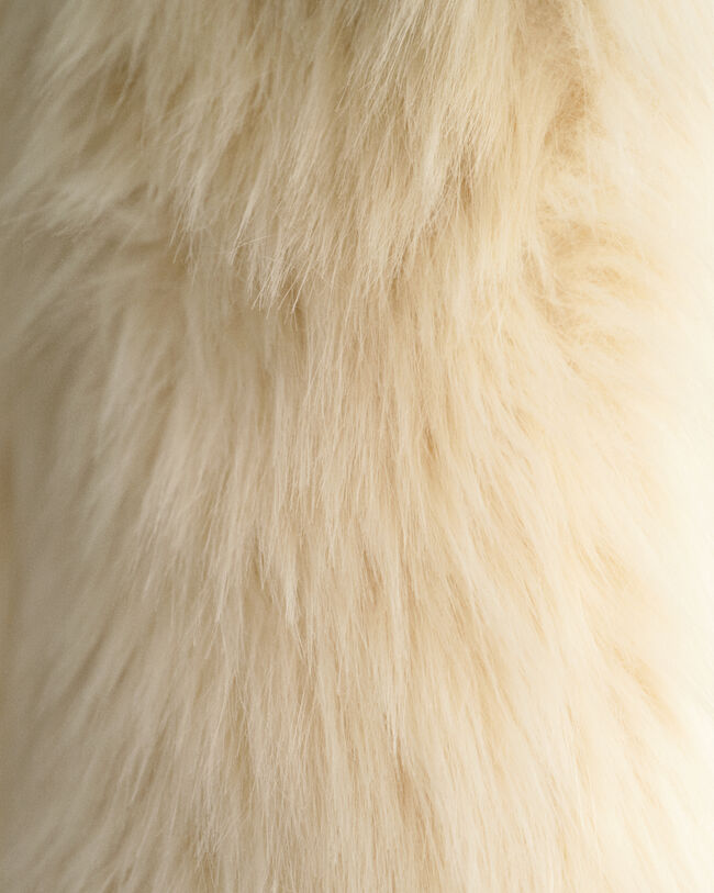 Sobretudo em pelo falso