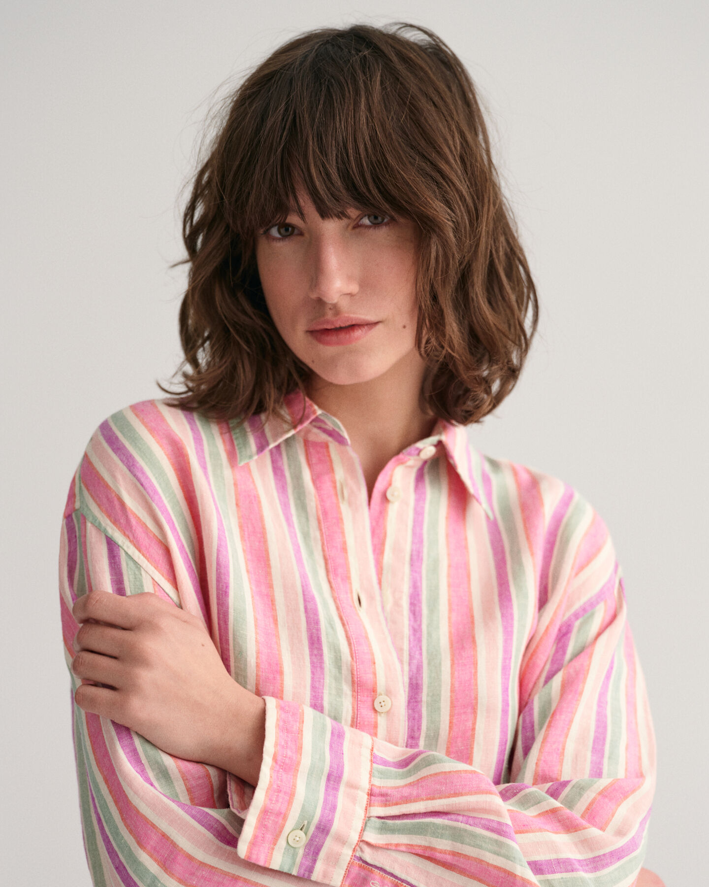 Vestido-camisa em linho &agrave;s riscas