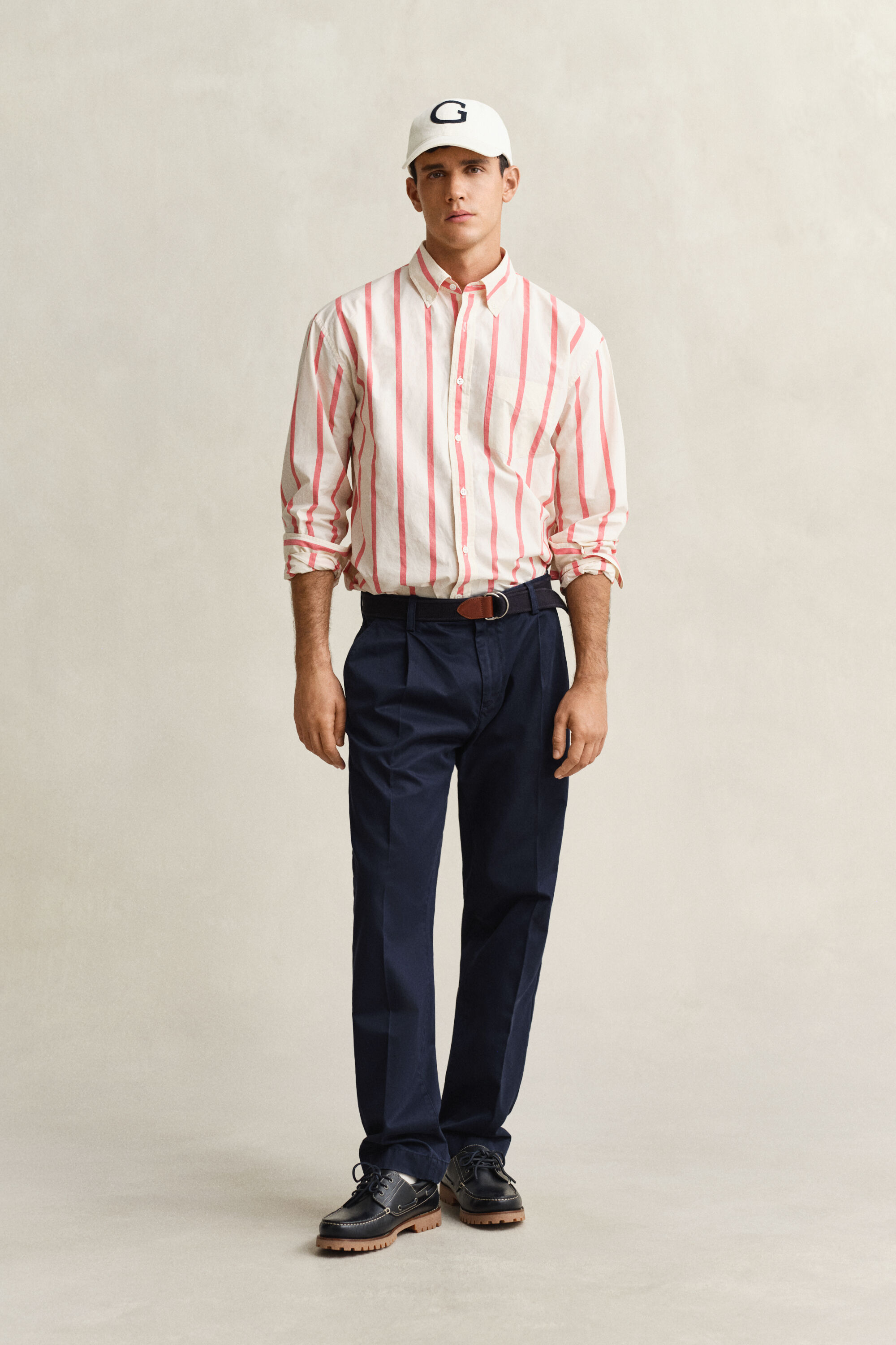 Calças chino em sarja de algodão regular fit