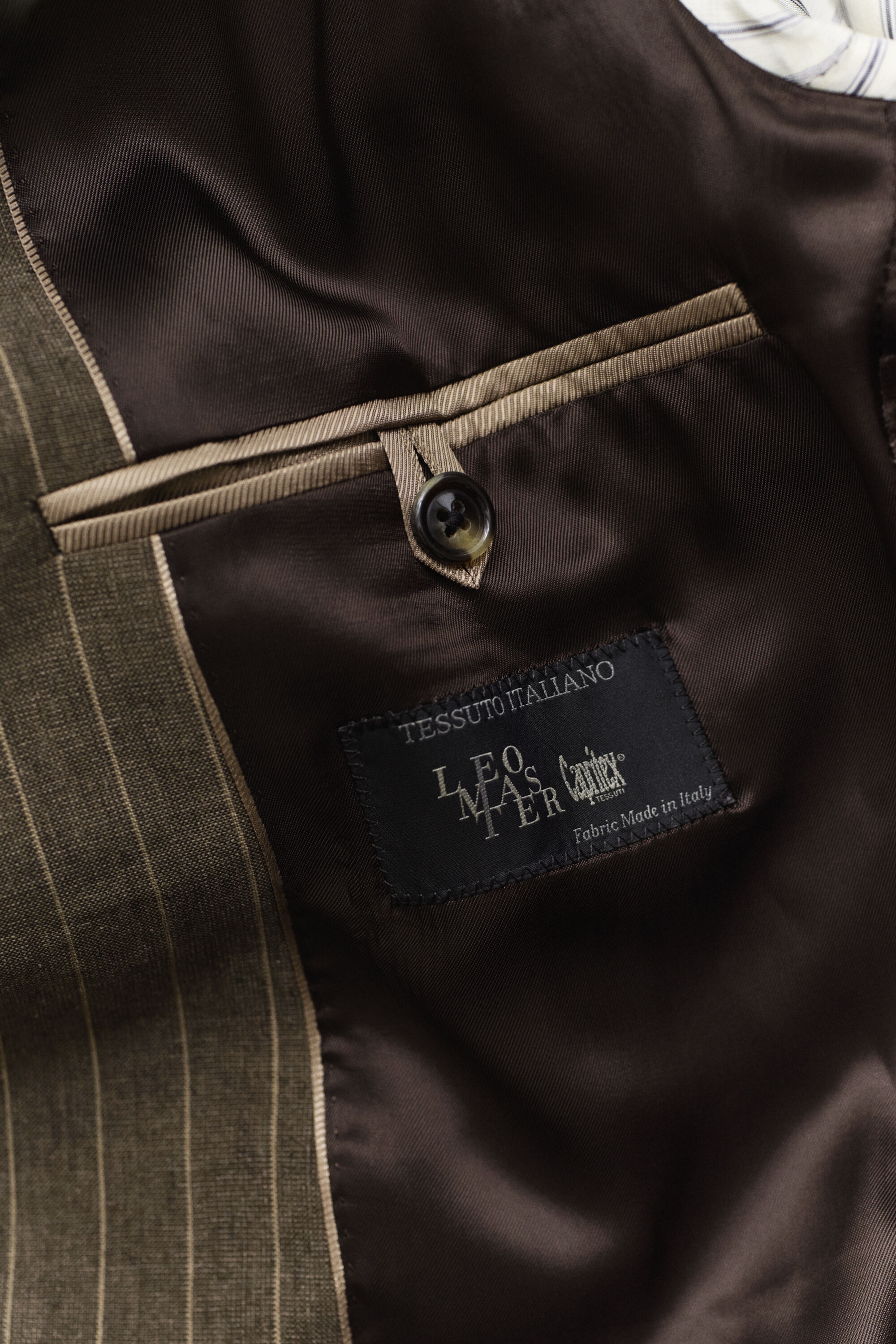 Casaco de fato às riscas