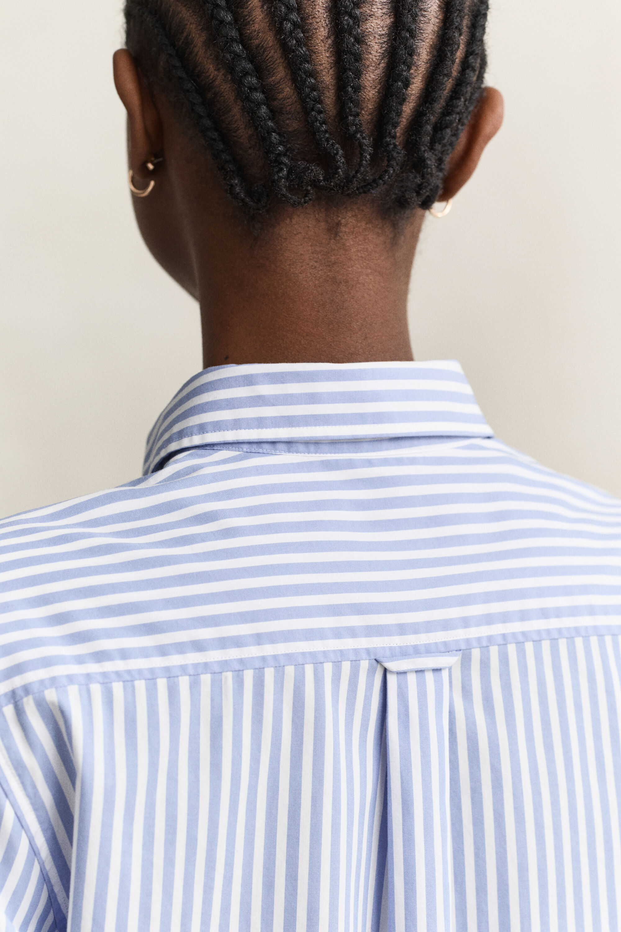 Camisa em popelina às riscas clássica regular fit