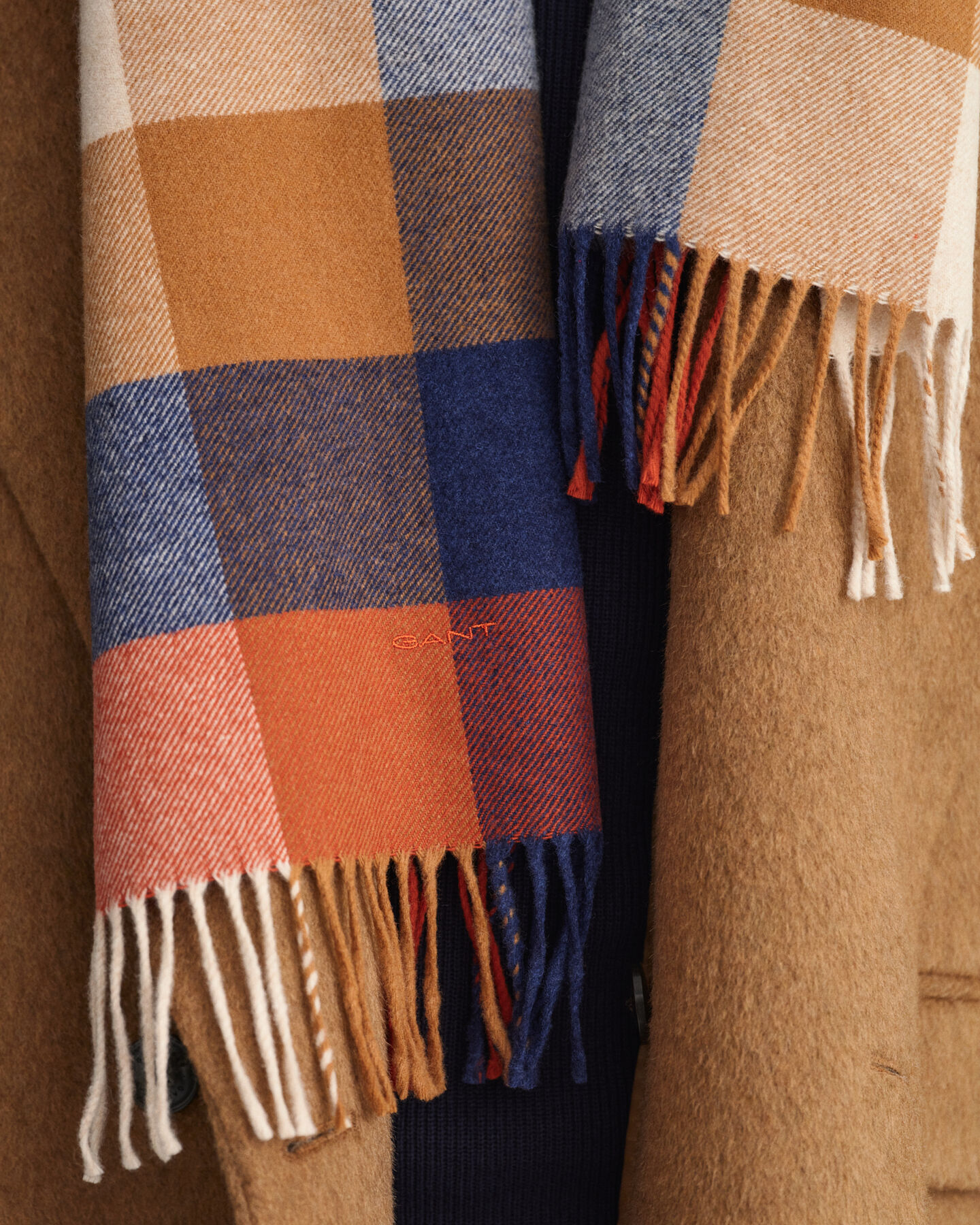 Cachecol com padrão de xadrez