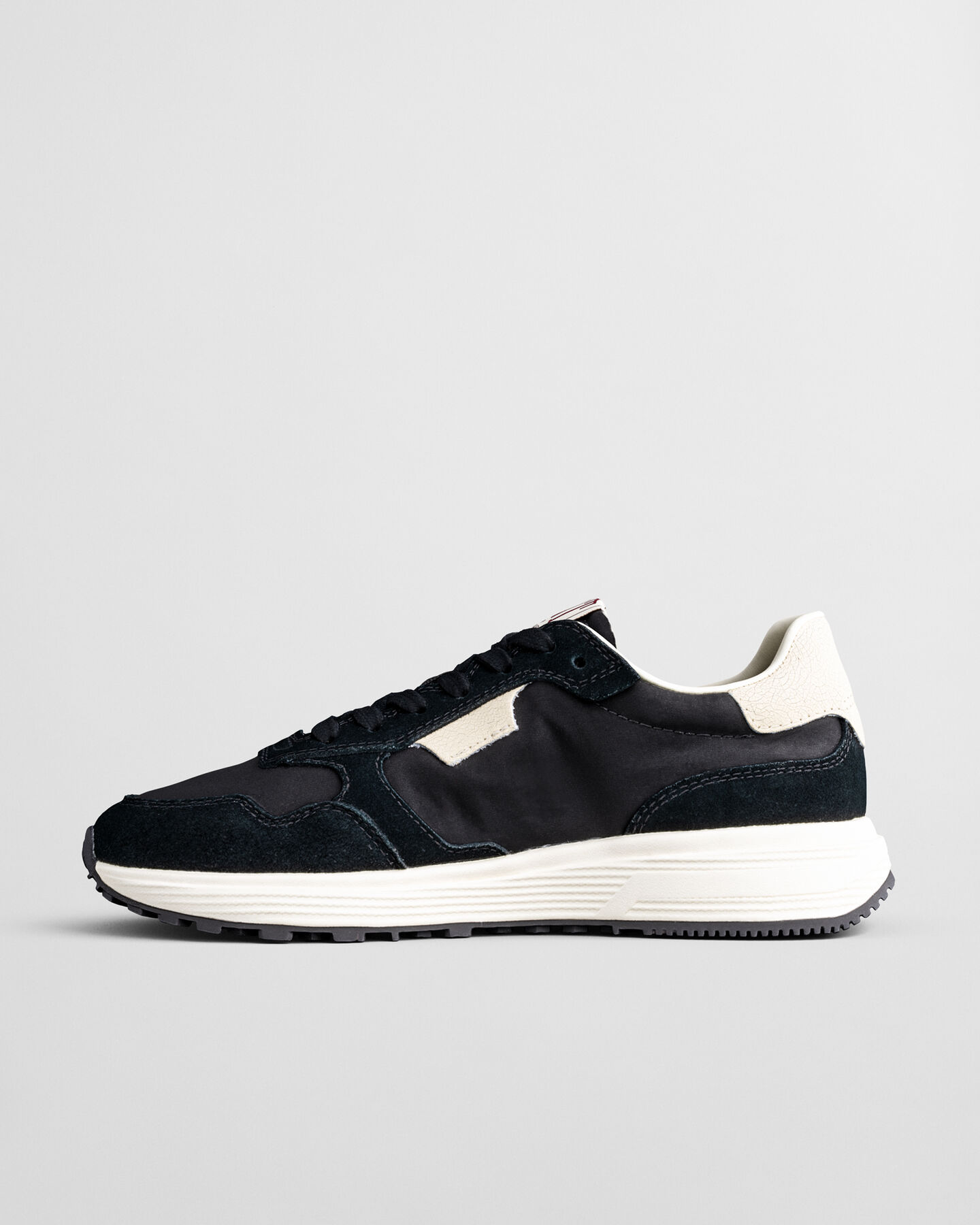 Ténis em nylon e camurça Beywin