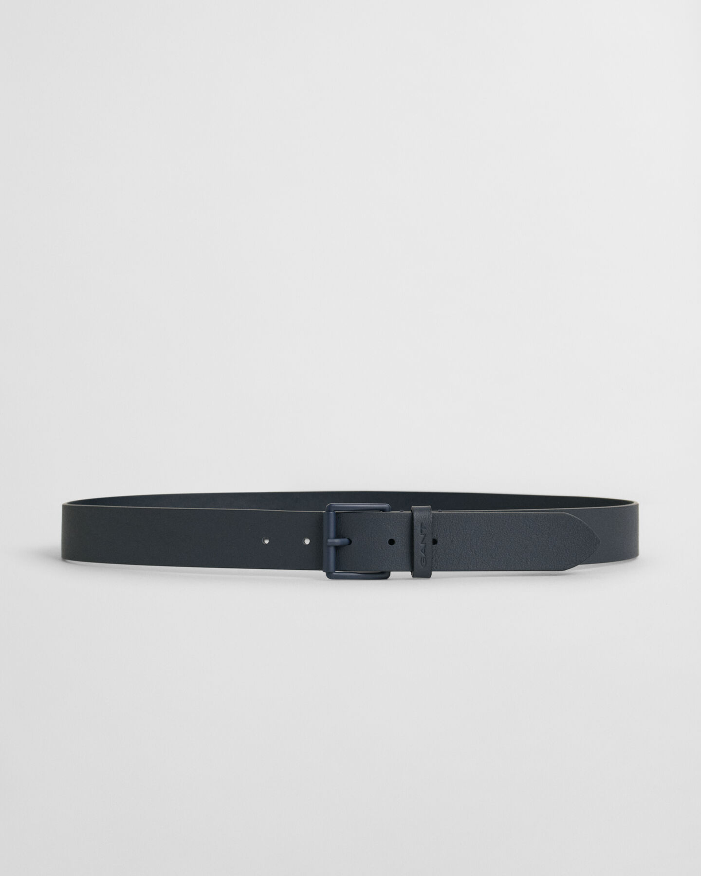 Cinto em pele com fivela no mesmo tom