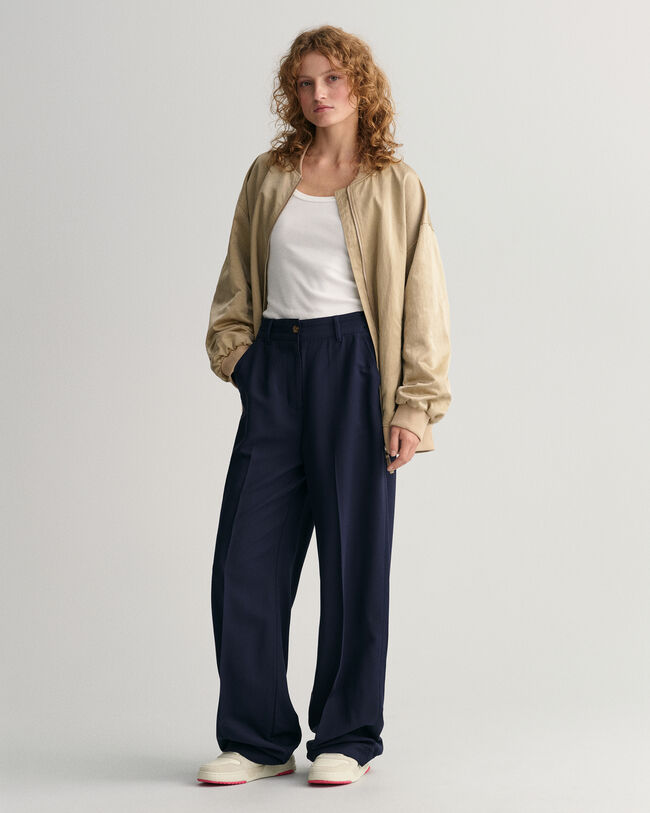 Blus&atilde;o bomber em cetim