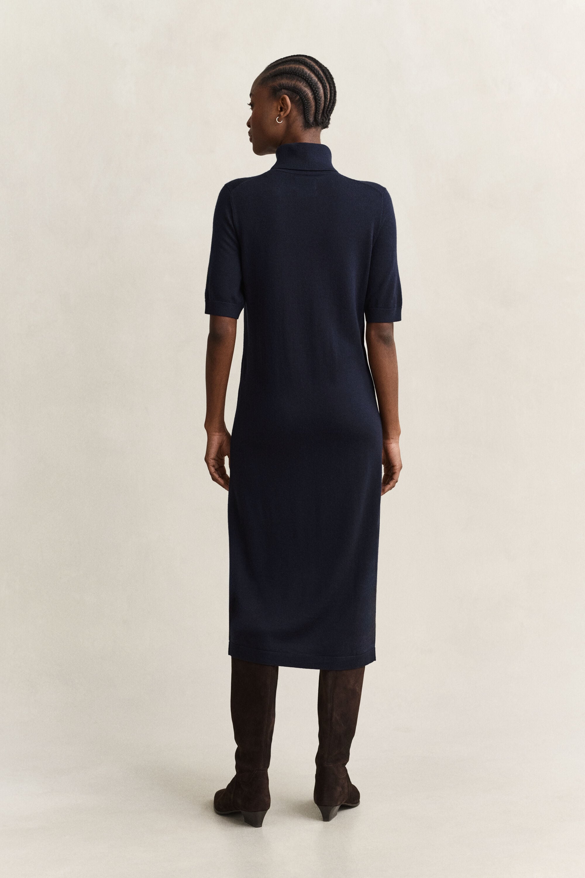 Vestido de gola alta em lã de merino
