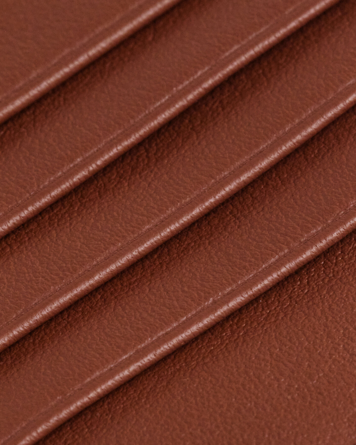 Porta-cartões em pele com fecho de correr