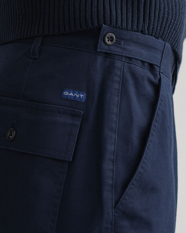 Cal&ccedil;as chino afuniladas em algod&atilde;o