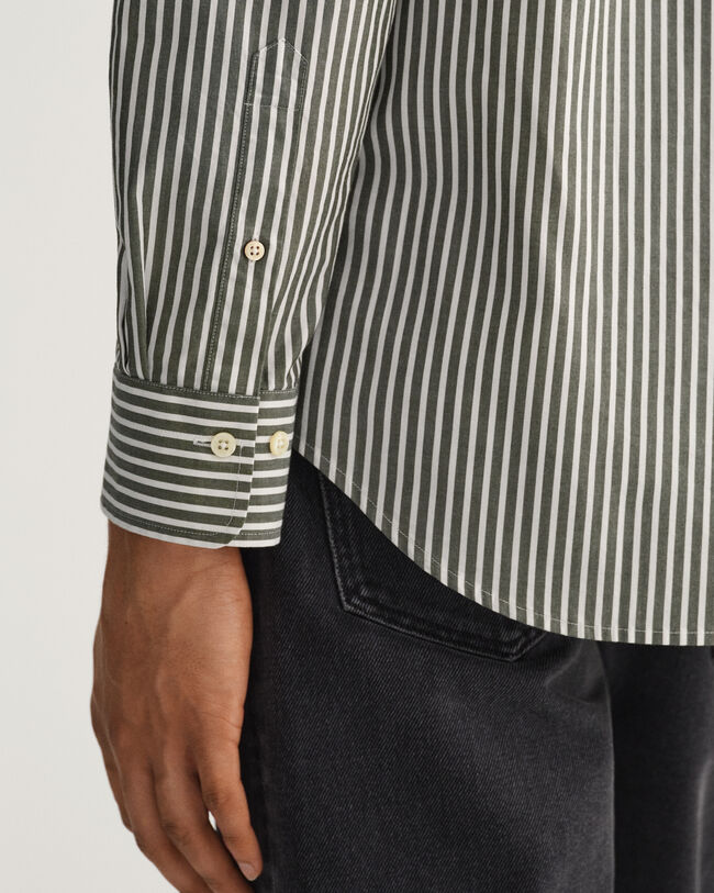 Camisa em popelina &agrave;s riscas regular fit