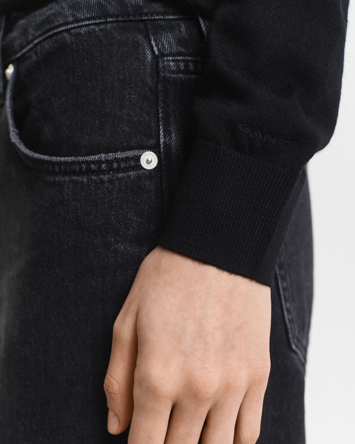 Camisola de malha com decote redondo em lã de merino extrafina