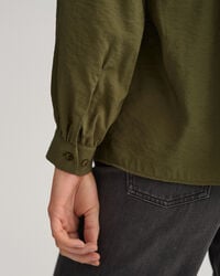 Blusa com gola estilo mao