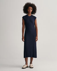 Vestido sem mangas e com decote redondo em malha