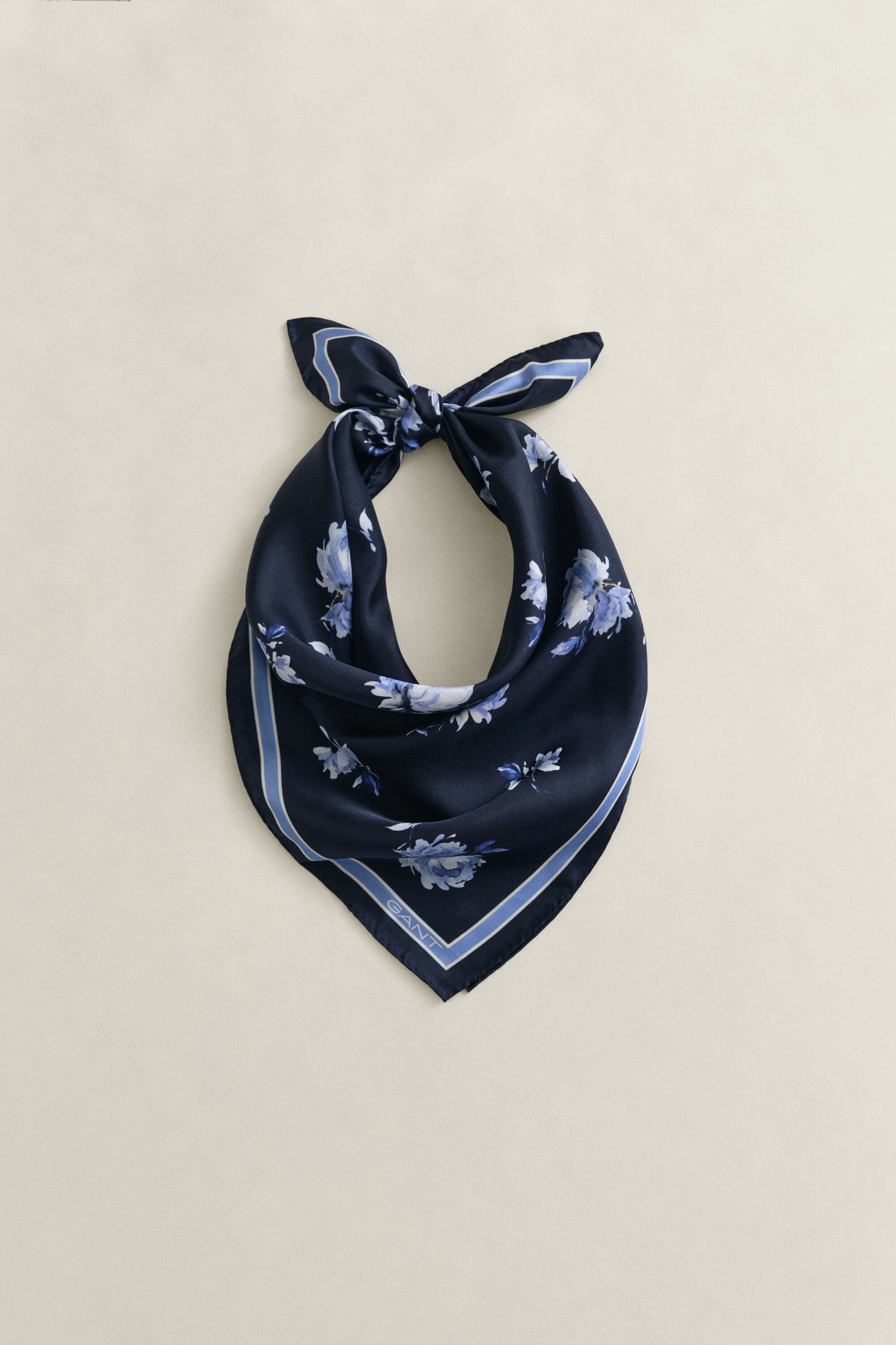 Lenço em seda com estampado Floral