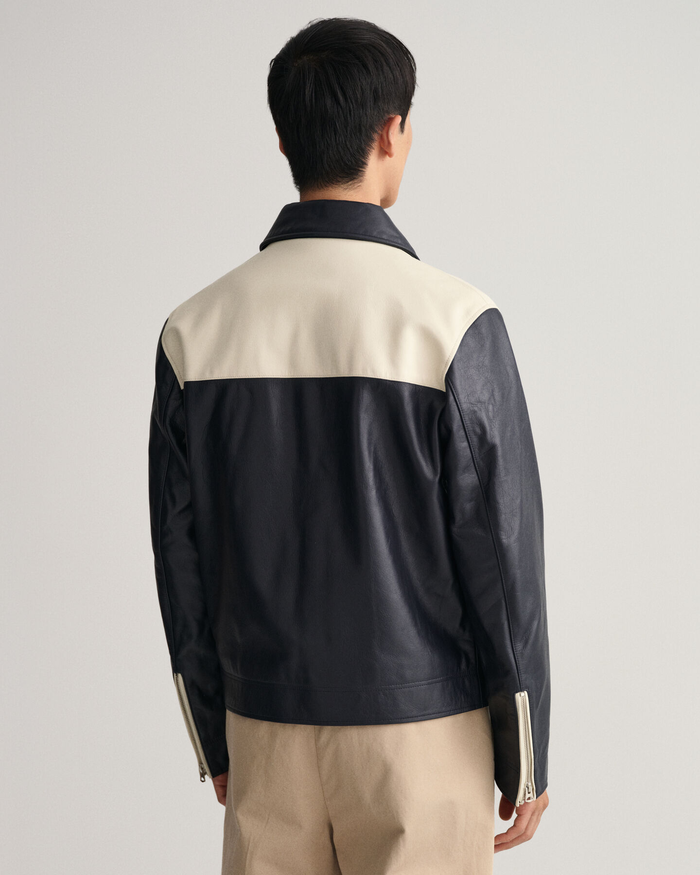 Blus&atilde;o em pele curto