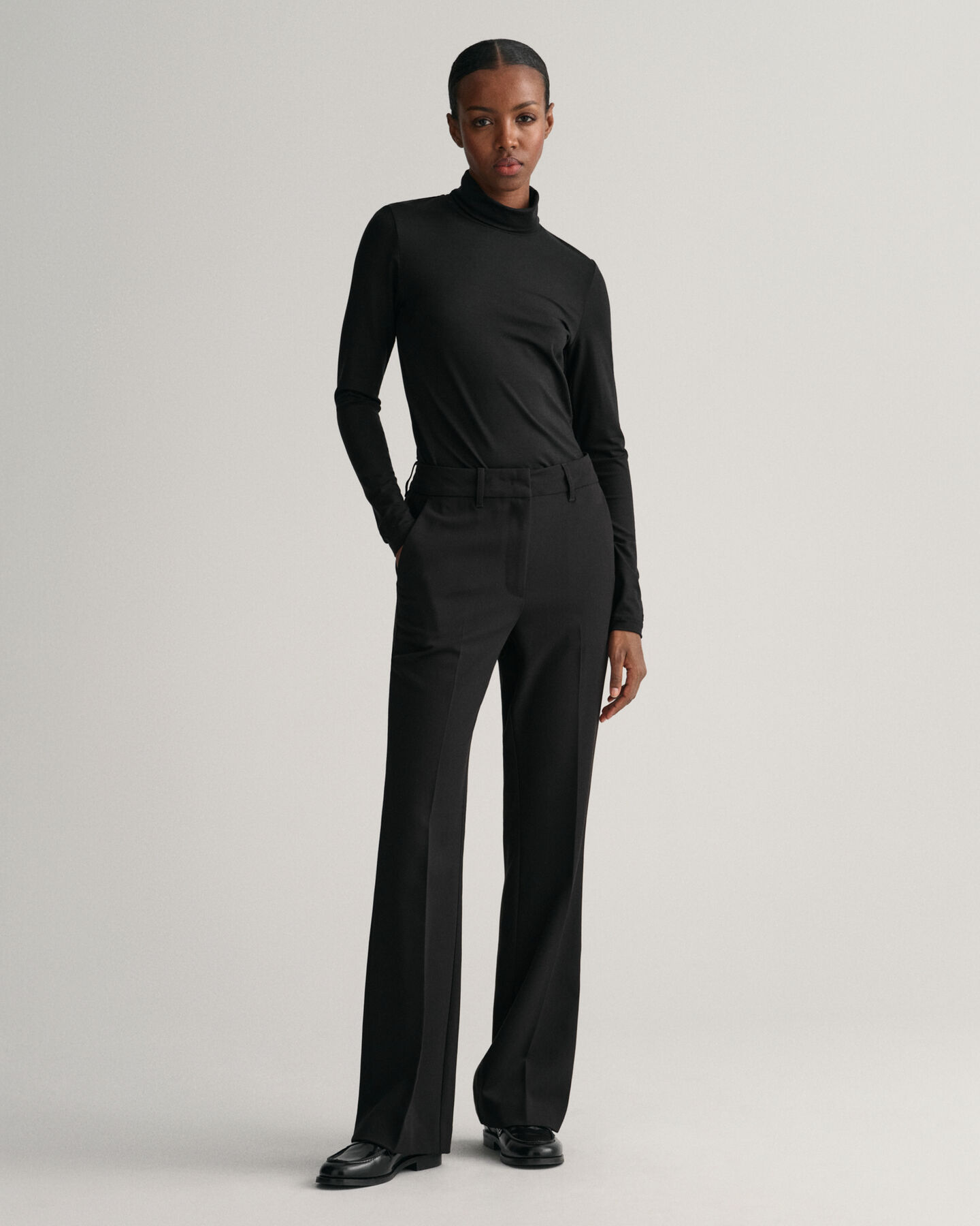 Calças evasê slim fit