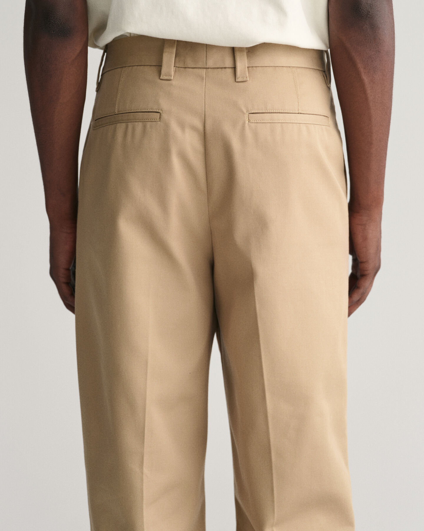 Calças chino utilitárias loose fit