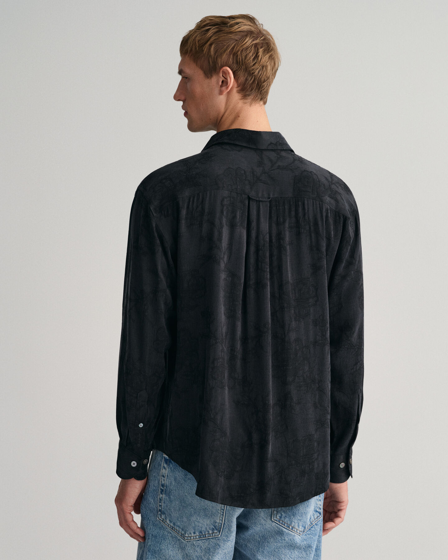 Camisa de viscose e cupro em padr&atilde;o Jacquard relaxed fit