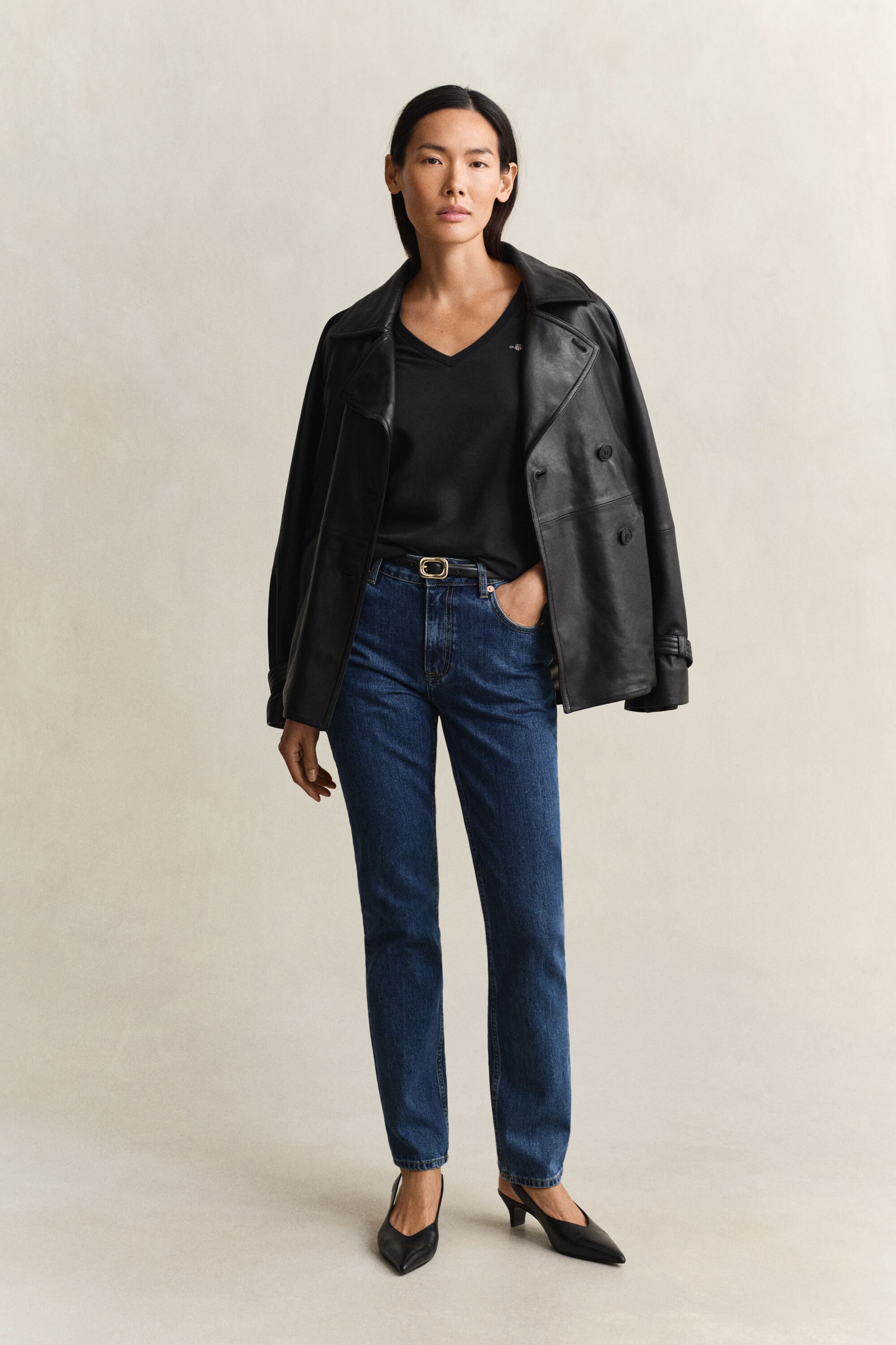 T-shirt com decote em V Shield