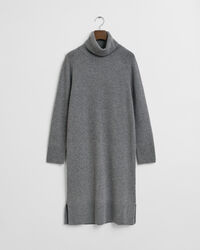 Vestido com gola alta e detalhe de malha