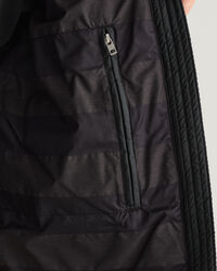 Blus&atilde;o de penas leve