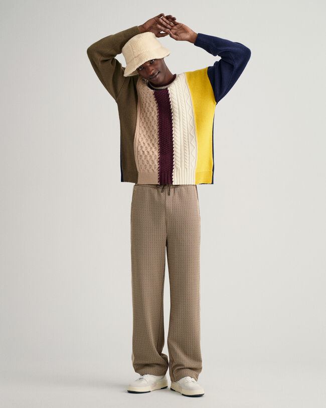 Pulover com decote redondo em malha entrançada com patchwork