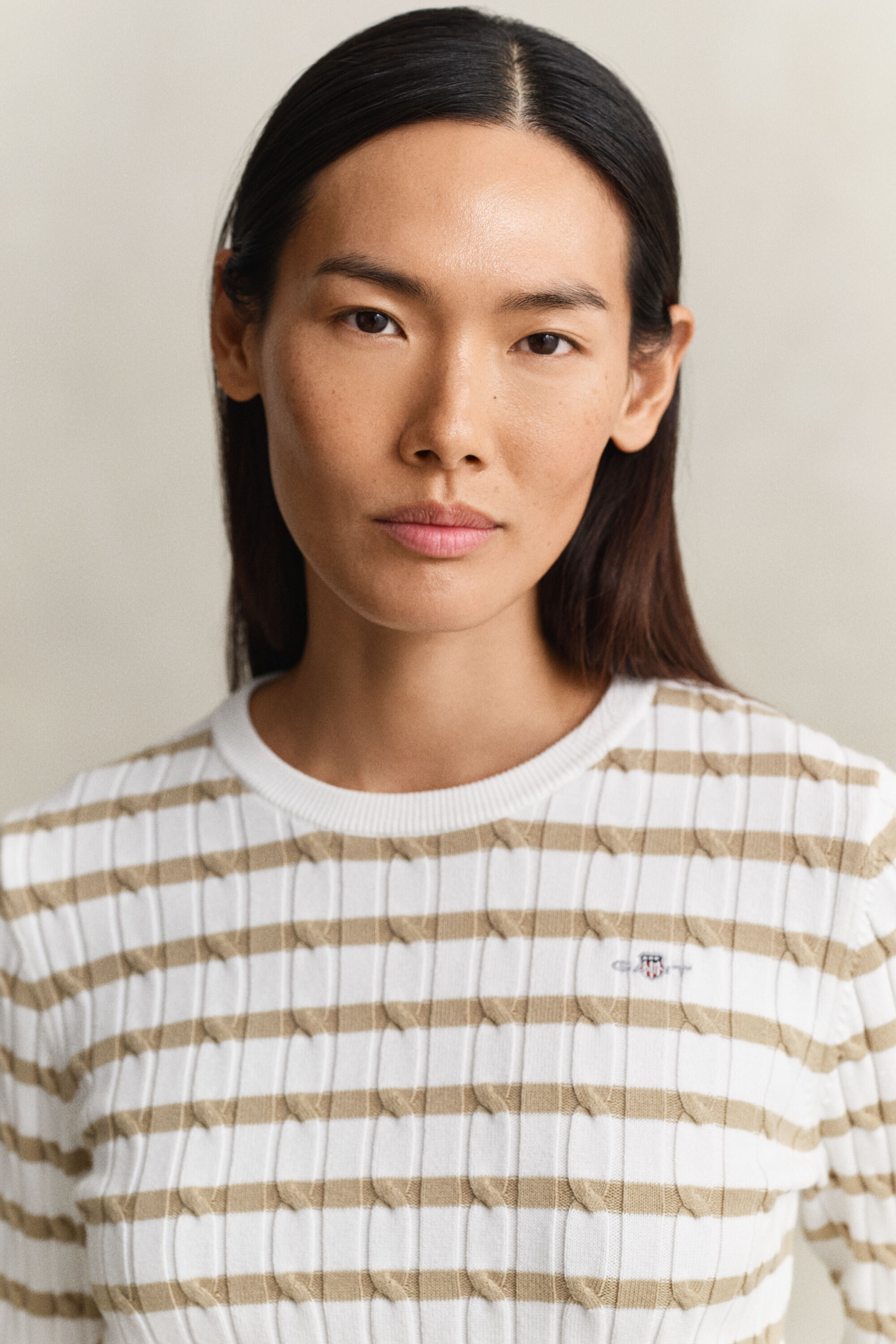 Pulover com decote redondo em malha entrançada às riscas