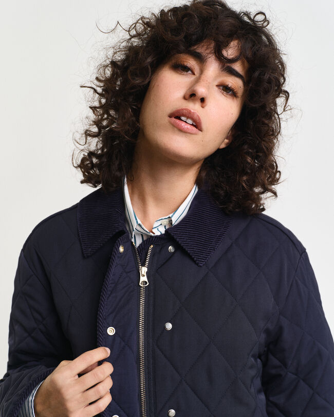 Sobretudo acolchoado com detalhes em bombazina