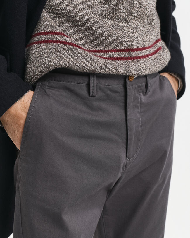 Calças chino em sarja regular fit