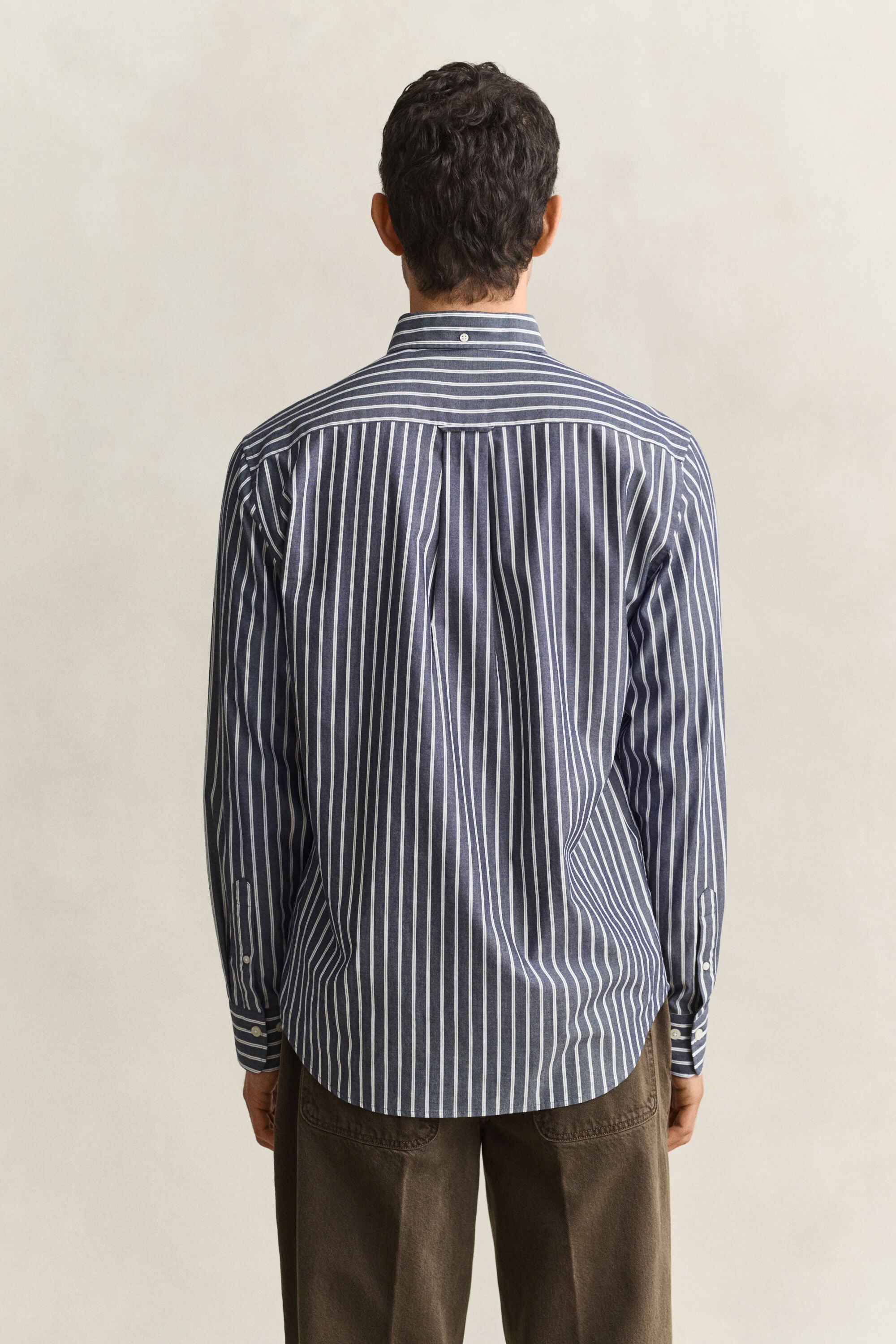 Camisa em popelina às riscas