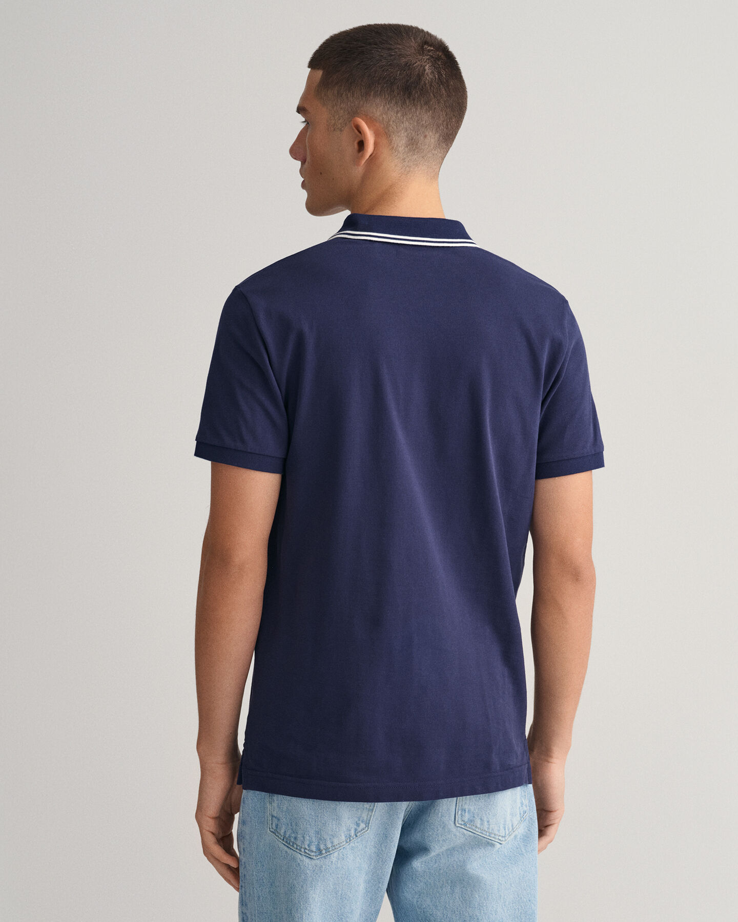 Polo em algod&atilde;o piqu&eacute; com colarinho contrastante &agrave;s riscas