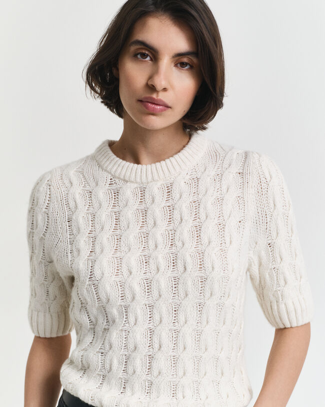 Camisola de malha entrançada com mangas curtas volumosas