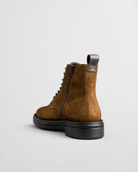 Botas de cano m&eacute;dio em camur&ccedil;a Boggar