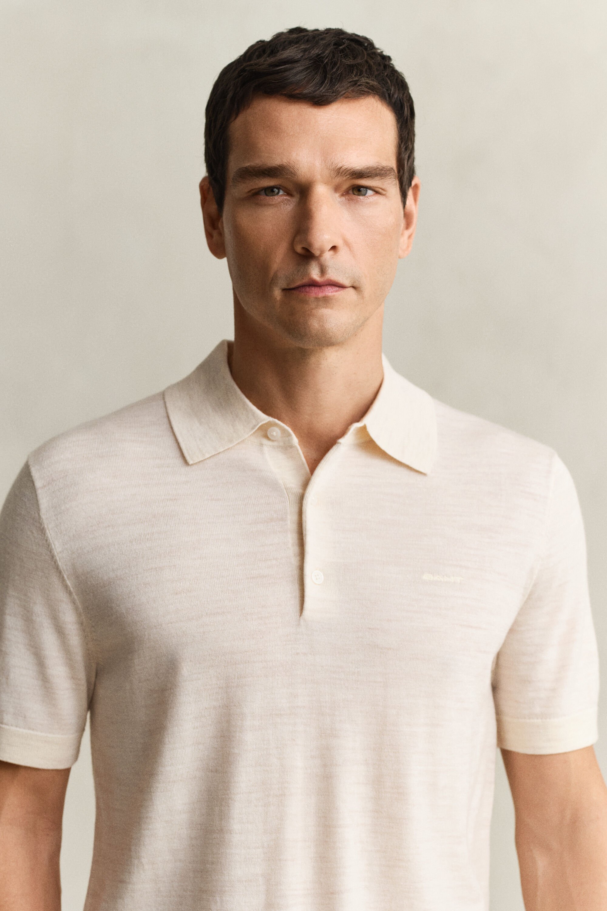 Camisola de malha estilo polo de manga curta em lã de merino extrafina