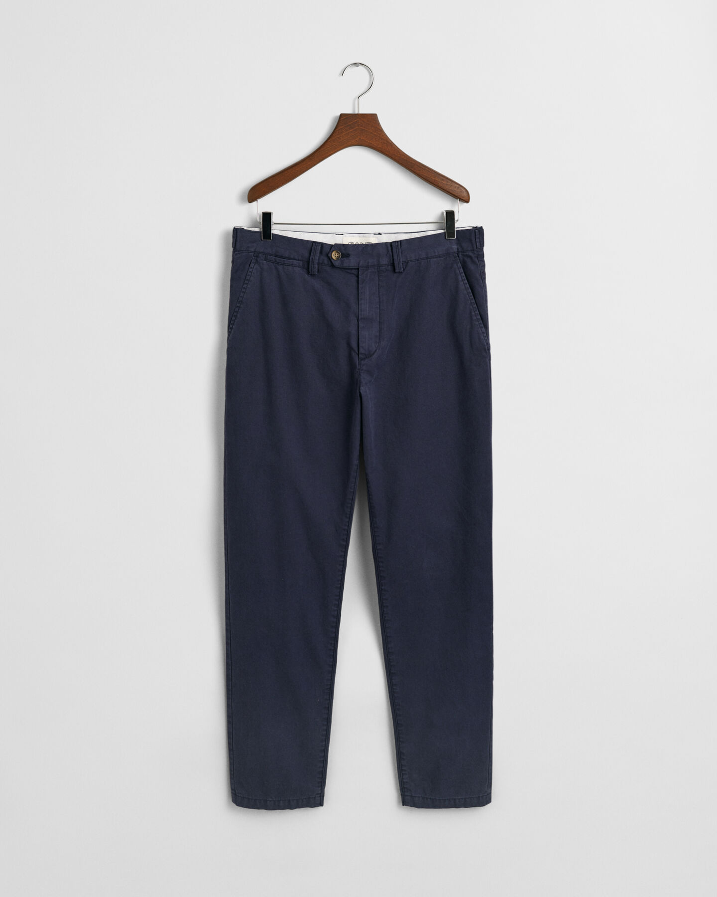 Calças chino afuniladas em lona regular fit