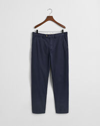 Calças chino afuniladas em lona regular fit