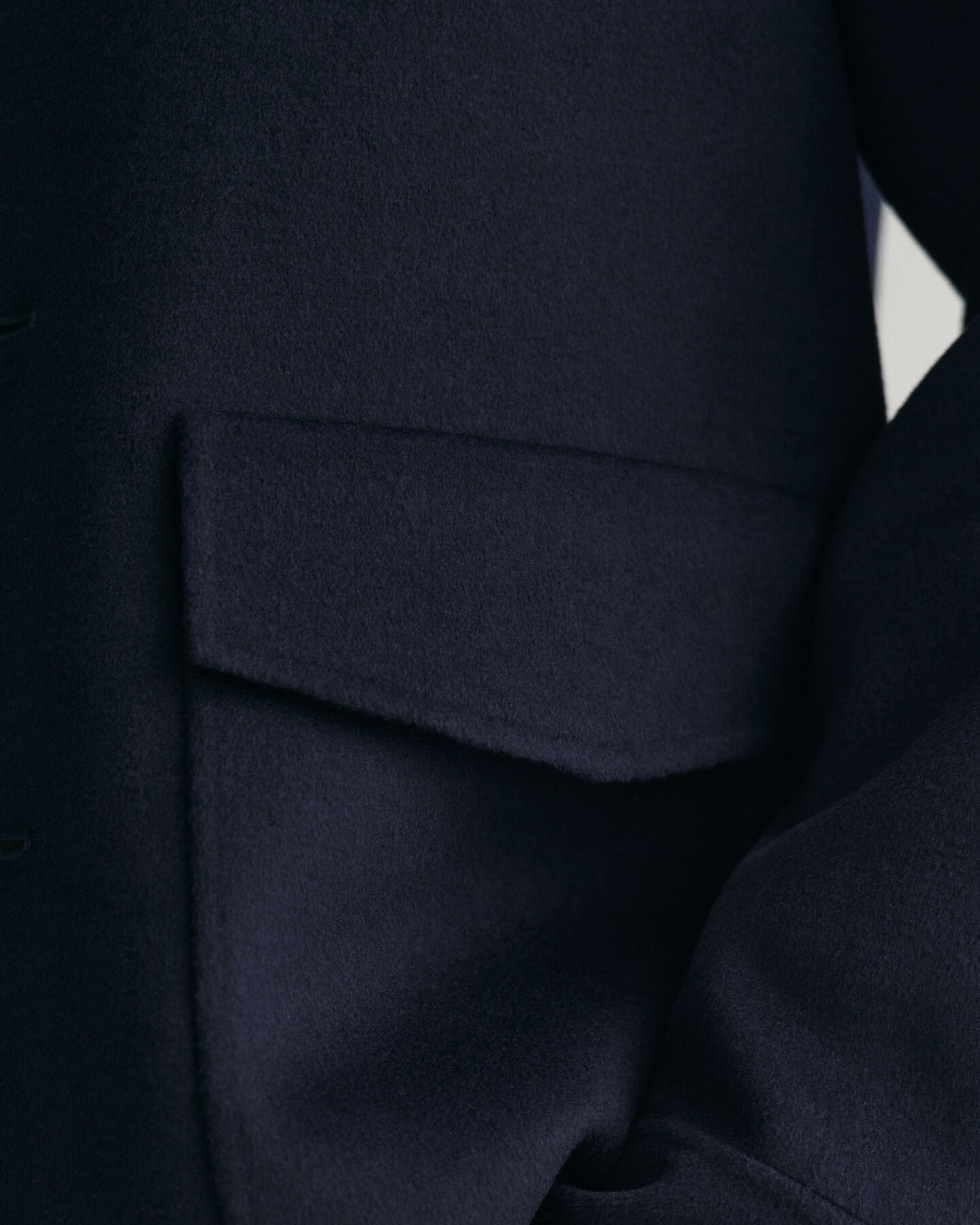 Casaco cosido à mão com 4 bolsos