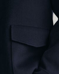 Casaco cosido à mão com 4 bolsos