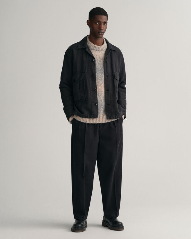 Calças chino em sarja com pregas