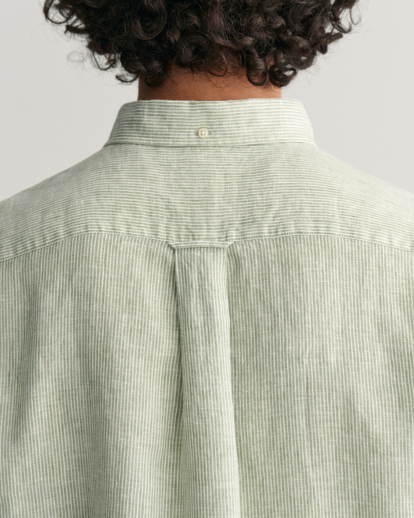 Camisa de linho &agrave;s riscas regular fit