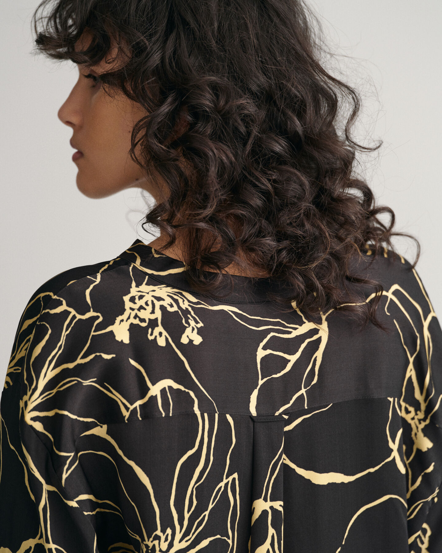 Blusa com decote em V Line Drawing